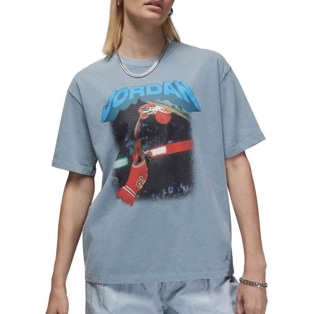 New Jordan Medium  (HER)ITAGE GRAPHIC T-SHIRT Women – Ozone Blue FB5137-031